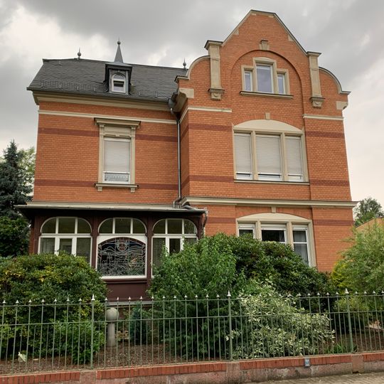 Wohnhaus in offener Bebauung Bismarckstraße 19