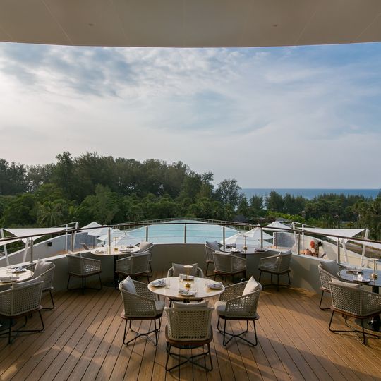 7th Floor Restaurant & Bar