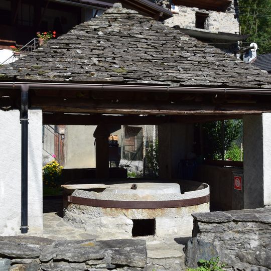 Lavatoio di Vanzone con San Carlo