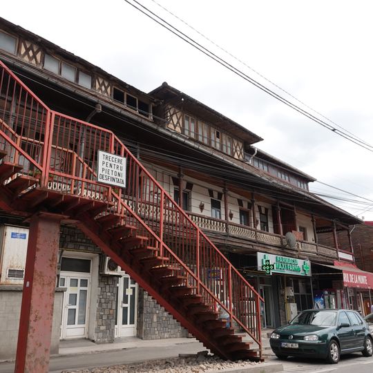 Casa cu parter comercial Al. Negulescu