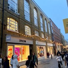 3-7, Neal Street Wc2