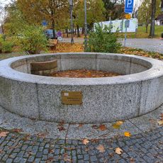 Kašna ve východní části náměstí v Božím Daru