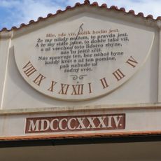 Sluneční hodiny na nádvoří hradu ve Strakonicích