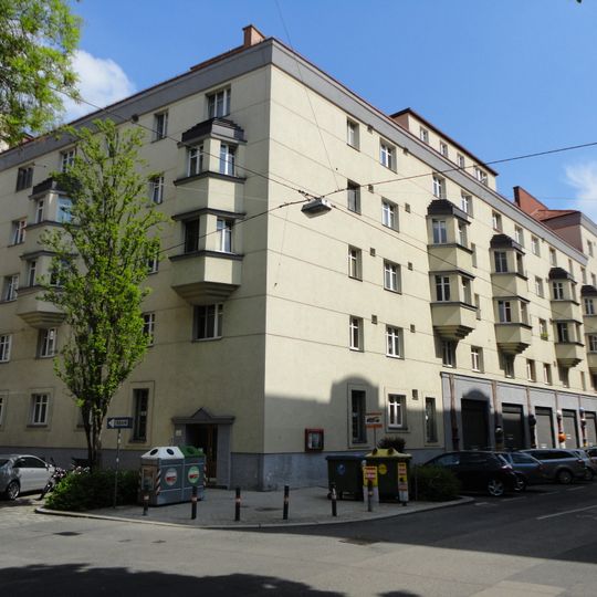 Wohnhausanlage der Gemeinde Wien Custozzagasse 14-18