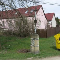 Kříž na návsi v Pořešíně