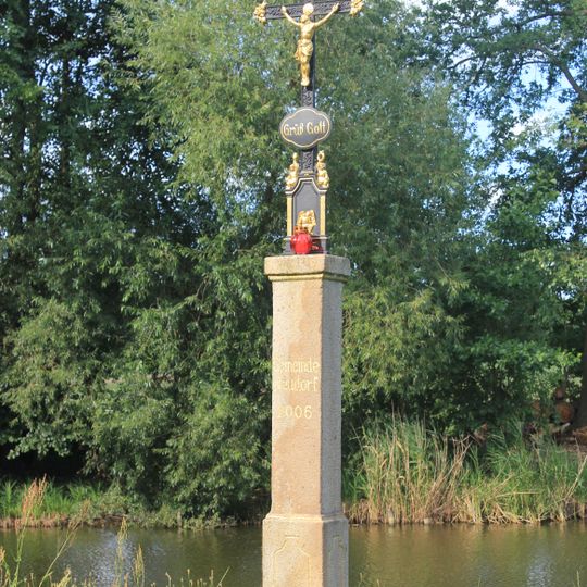 Betkreuz am Teich in Neudorf-Klösterlich