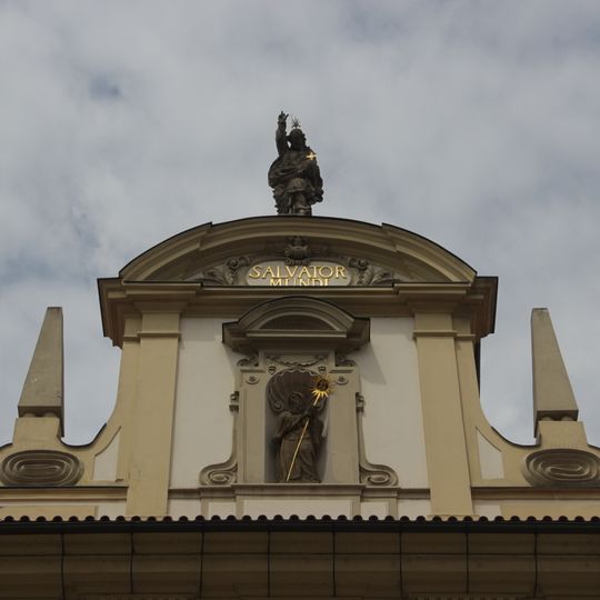 Sochy ve štítě domu Staroměstské náměstí 7