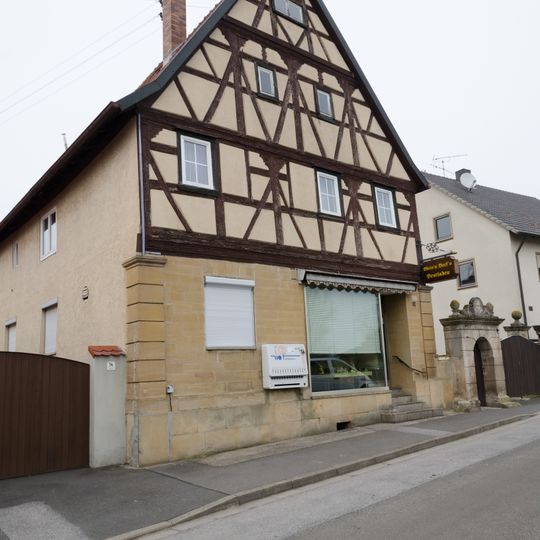 Wohn- und Geschäftshaus