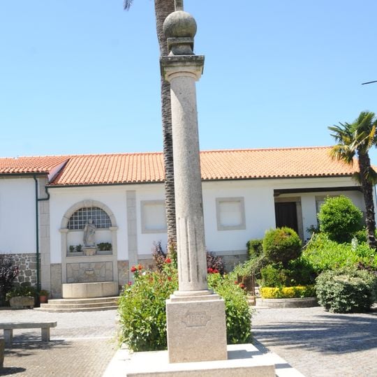 Wayside cross of São Pedro de Merlim