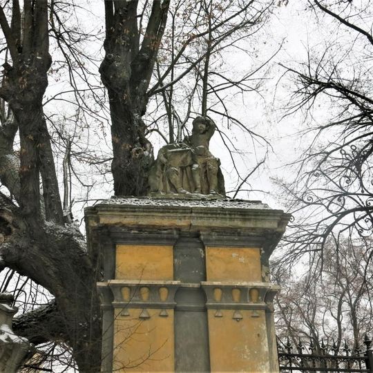 Sousoší putů vlevo u brány do zámecké zahrady v Liběšicích