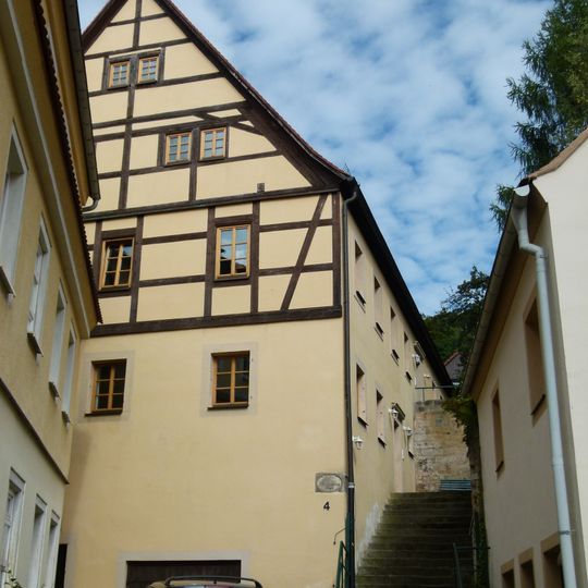 Einzeldenkmale der Sachgesamtheit Pfarramt und Alte Kirche Markt 4