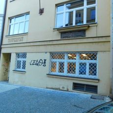 Pamětní deska na domě Školská 688/18 v Praze