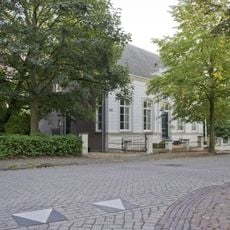 Woonhuis, aan de dijk gelegen, aan het einde van de Meliestraat