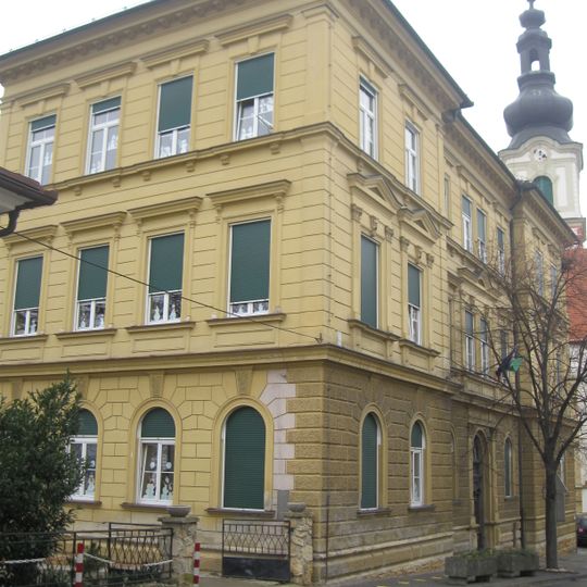 Šola Trg osvoboditve 12