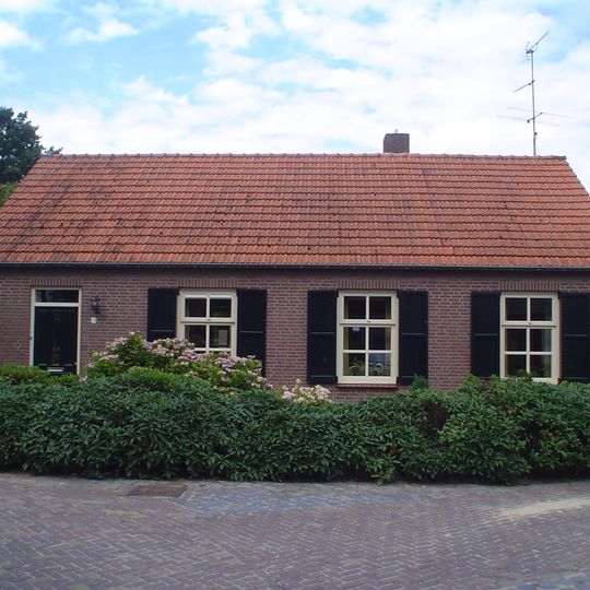 Boerderij op T-vormige plattegrond, dwarshuis met stal loodrecht daarop