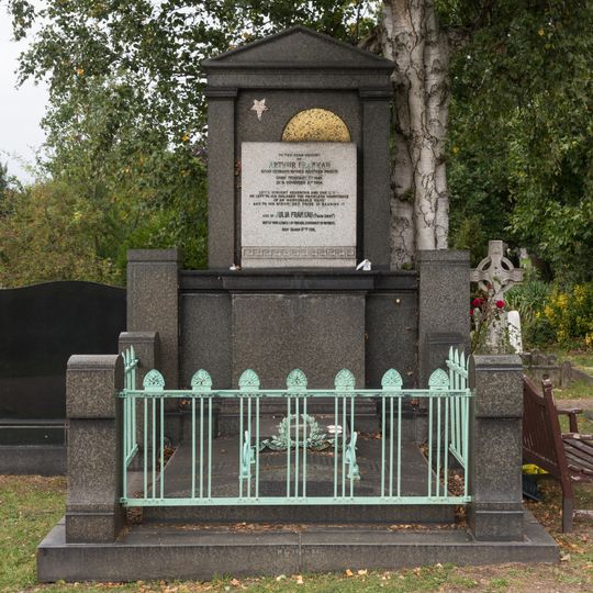 Tomb Of Arthur Frankau And Family In Hampstead Cemetery