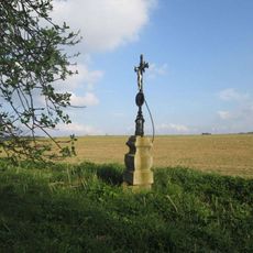 Kříž západně od Lhoty