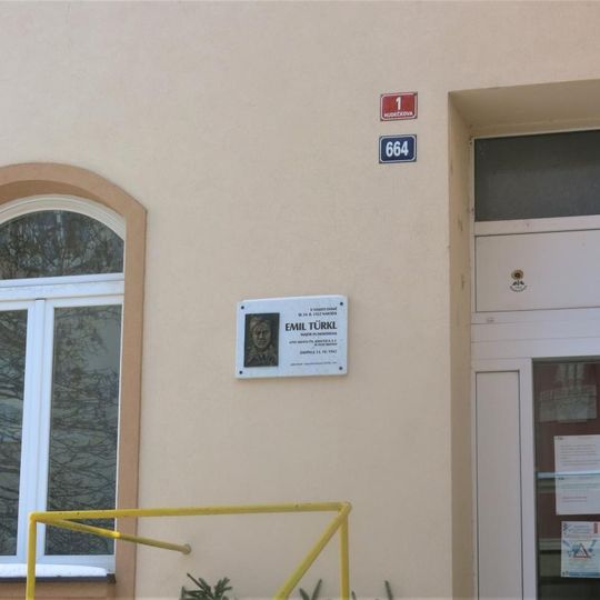 Pamětní deska Emila Türkla na domě Hudečkova 664/1 v Děčíně