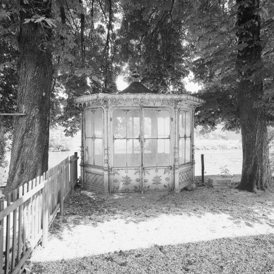 Theekoepel oorspronkelijk behorend bij de buitenplaats Vecht en Dijk