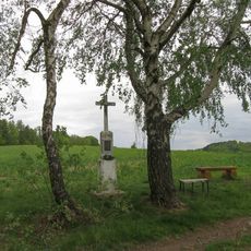 Kříž v Dolním Houžovci u cyklostezky do Skuhrova