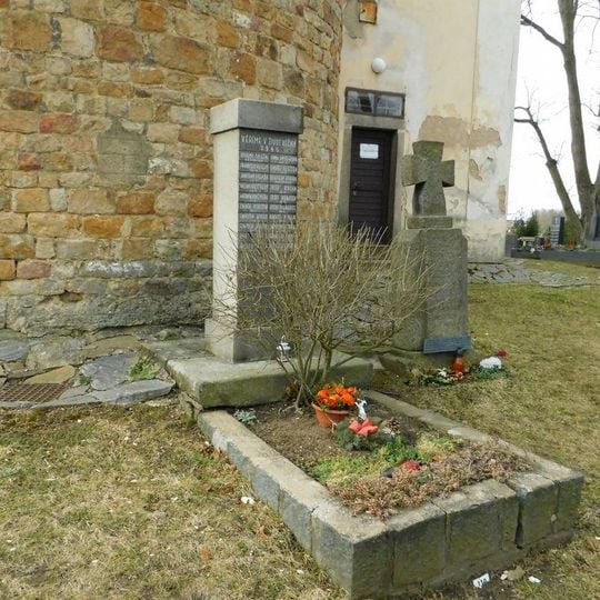 Pomník padlým v Květnové revoluci v Kostelci u Křížků