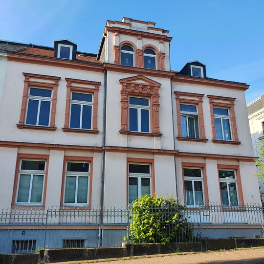 Wohnhaus in halboffener Bebauung und Einfriedung Humboldtstraße 23