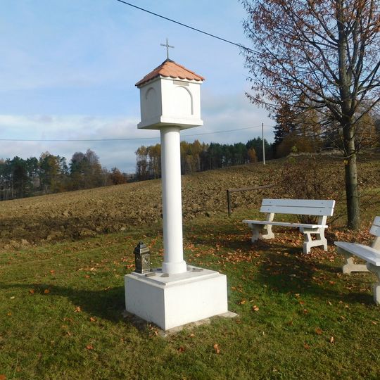 Kaplička u cesty k domu č. 90 mezi Šternberkem a Novým Dvorem