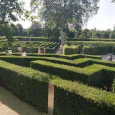 Maze and labyrinth
