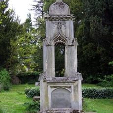 Monument to Thomas Bennett in All Hallows Churchyard