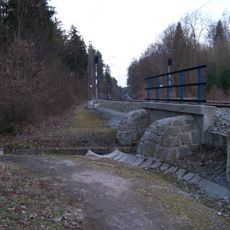 Propustek pod železniční tratí v Senohrabech poblíž ulice Na požáru