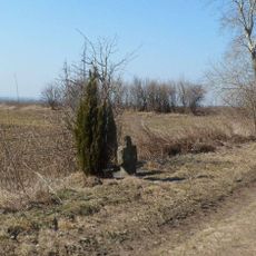 Smírčí kříž v Němčicích u polní cesty