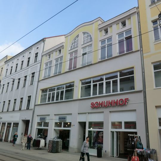 Kaufhaus in geschlossener Bebauung Berliner Straße 10