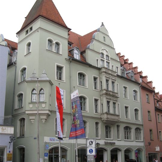 Wohn- und Geschäftshaus