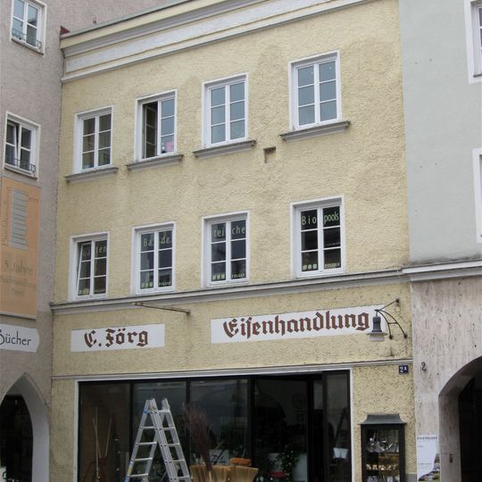 Wohn- und Geschäftshaus