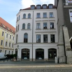 Wohnhaus in geschlossener Bebauung, mit Laden, Eckhaus zum Untermarkt Untermarkt 1 (Hauptanschrift: Weberstraße 22)