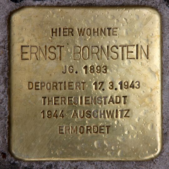 Stolperstein en memoria de Ernst Bornstein