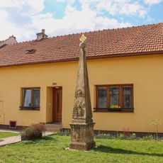 Sloup v Jaroměřicích u kostela