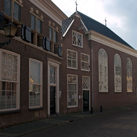 Pand met later gepleisterde puntgevel