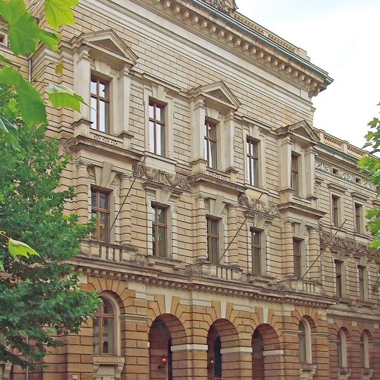 Dreiflügelbau Hugo Licht Grassistraße 8