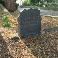 Pomník k 30.výročí osvobození v obci Klapý