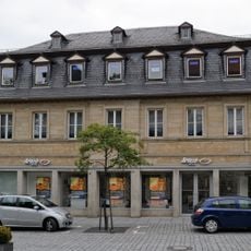 Wohn- und Geschäftshaus