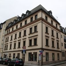 Dreigeschossiges Eckhaus