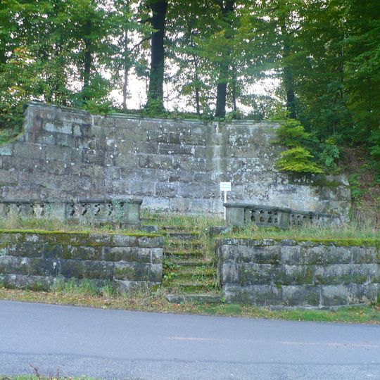 Terasa se souborem soch