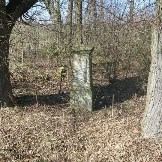 Kříž u silnice poblíž domu 309 v Lobendavě