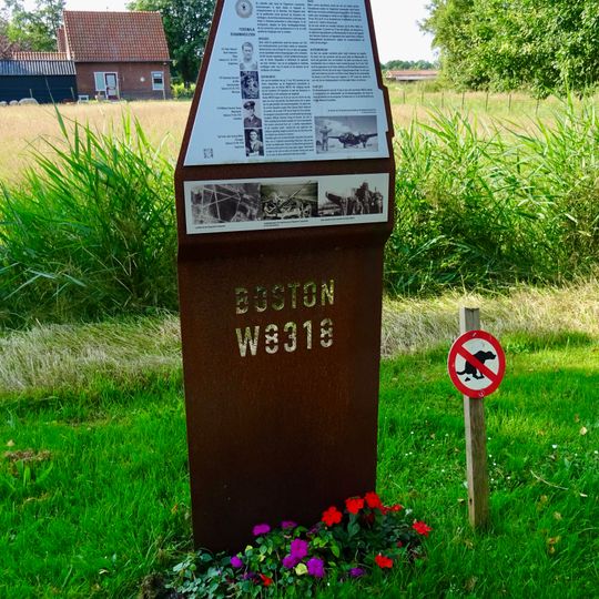 Monument Boston W8318