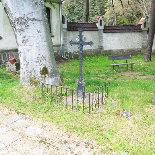 Kříž u hřbitova ve Vejprtech