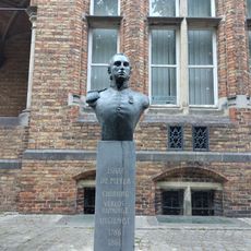 Busto commemorativo, busto, monumento commemorativo, opera d'arte