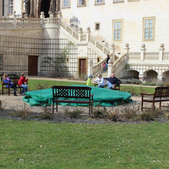 Kašna v zámeckém parku v Mníšku pod Brdy