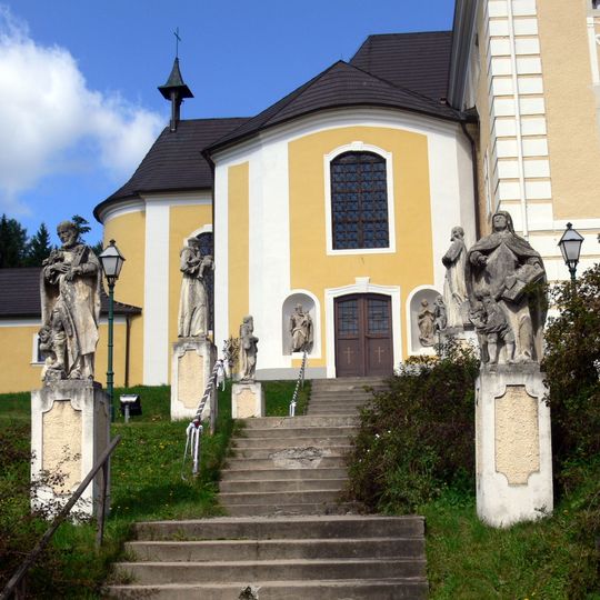 Pfarrkirche hl. Dreifaltigkeit, Schloss Rosenau