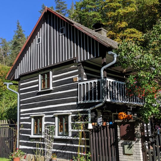 Usedlost č.e. 20, Houska